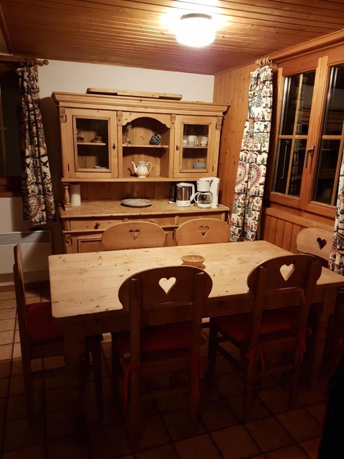 Chalet Charming With Panoramic View And Private Parking In Gruyere *